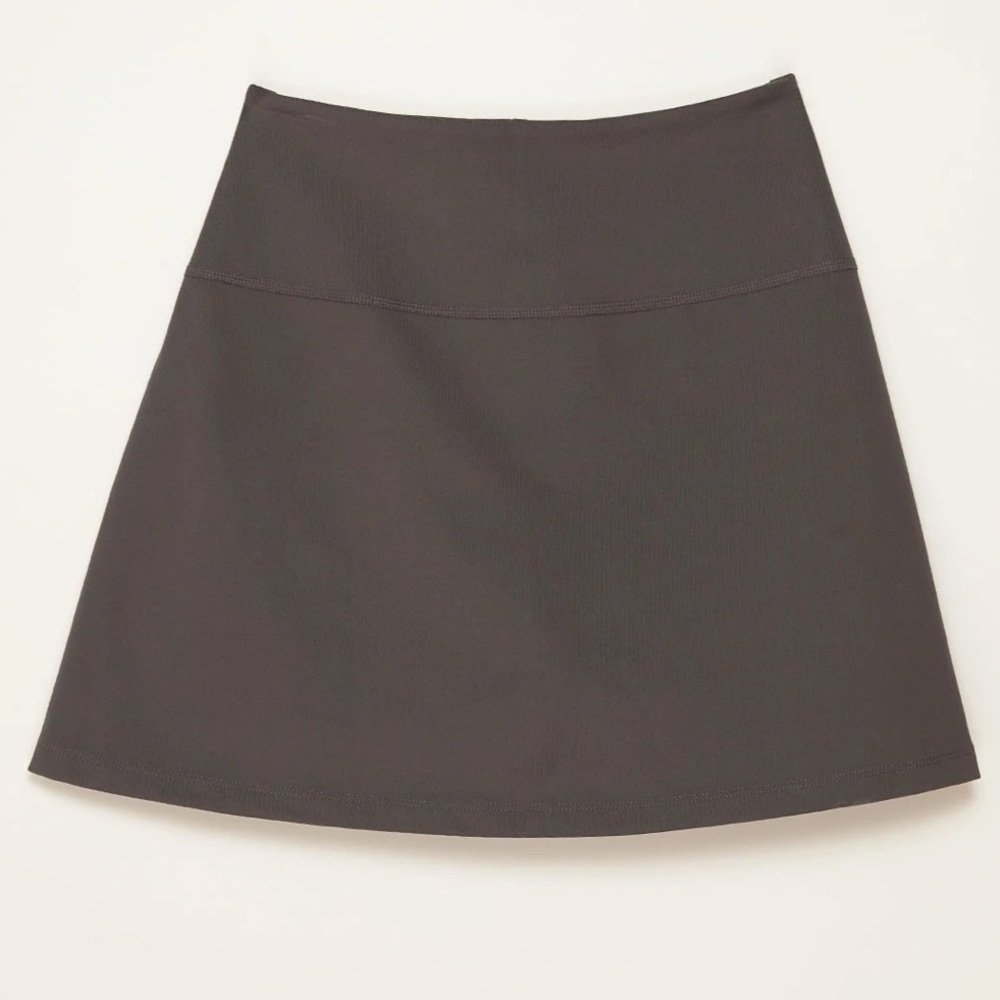 Girlfriend collective Sport Skort in Moon, grey.